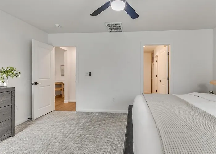 Country house Modern New Build Downtown & Cherokee *